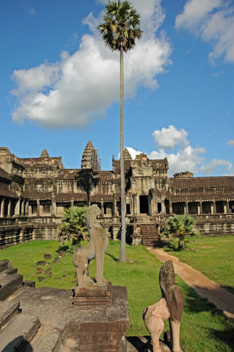 Lions before steps, Angkor Wat temple, built 1113-52 AD by Suryavarman II, Hindu (Vishnu) Cambodia