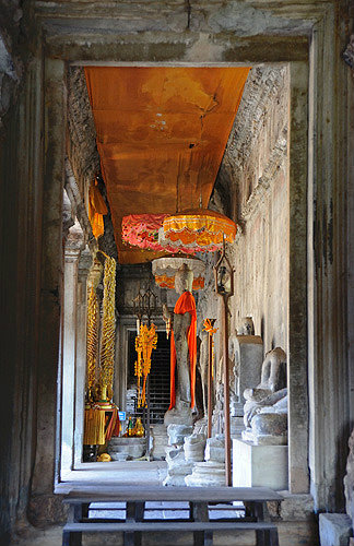 Doorway into one of several shrine areas, Angkor Wat temple built 1113-52 AD by Suryavarman II, Hindu, (Vishnu), Cambodia