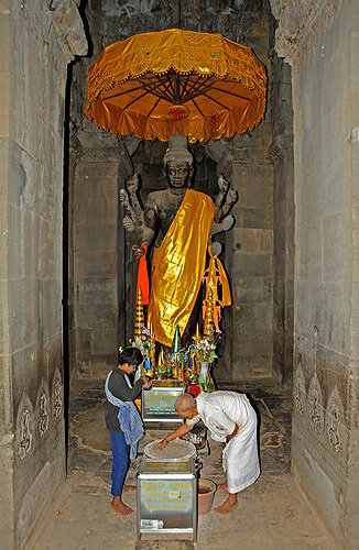 Statue of Vishnu with eight arms, a Buddhist nun and a  worshipper, Angkor Wat, temple, built by Suryavarman II, Hindu (Vishnu), Cambodia