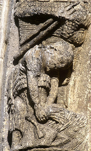 Chartres Cathedral, Royal Portal, left bay archivolt, month of August, harvesting
