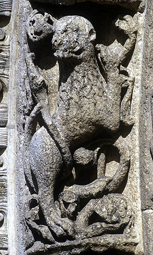 Chartres Cathedral, Royal Portal, left bay archivolt, zodiac sign of Leo, the lion