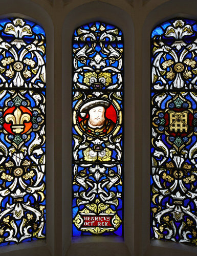 Henry VIII portrait, portcullis and fleur de lys, stained glass by Thaoms Willement, photo Historic Royal Palaces