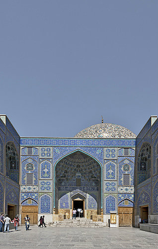 Sheikh Lotfollah mosque, built 1602-19, in reign of Shah Abbas I, exterior of mosque, Isfahan, Iran