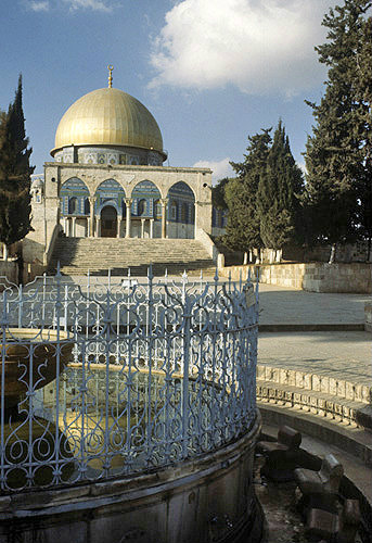 Israel, Jerusalem, the Dome of the Rock and Ablutions Fountain in the foreground