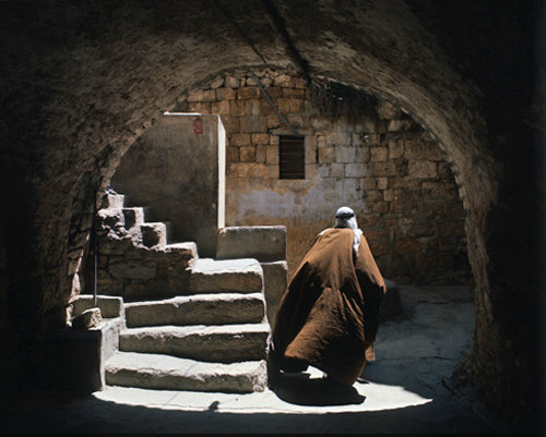 Israel, Bethlehem, Arab in old courtyard