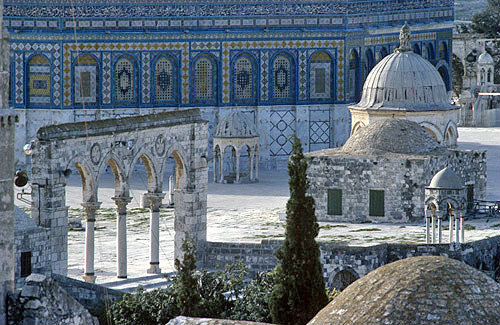 Israel, Jerusalem, the Temple Area with fountains, western facade of the Dome of the Rock showing 16th century tiles