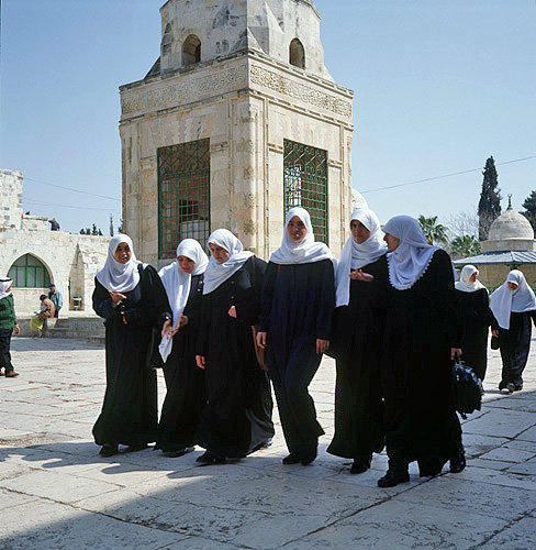 Israel, Jerusalem, eight Arab schoolgirls at the Temple area