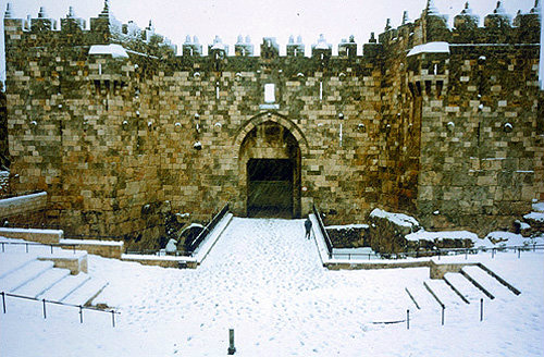 Israel, Jerusalem, Damascus Gate in the snow