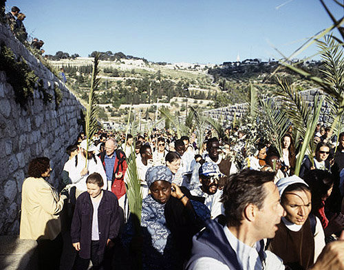 Israel, Jerusalem, Palm Sunday, procession of pilgrims approaching the Lion Gate