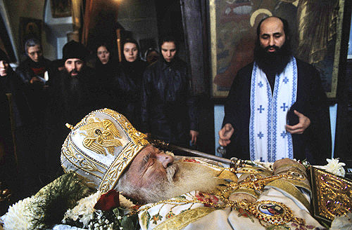 Israel, Jerusalem, december  2000 Greek Orthodox Patriarch Diodorus I lies in state