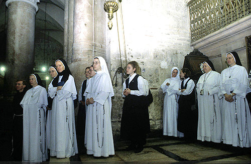Israel, Jerusalem, The Holy Sepulchre Church, Roman Catholic Nuns at the 13th station of the cross