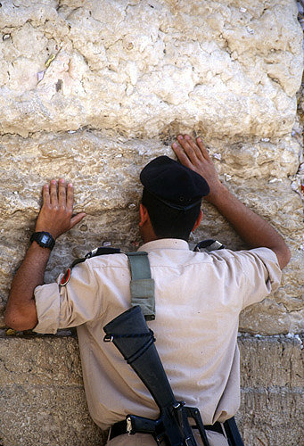 Israel, Jerusalem, an Israeli soldier at the Western Wall