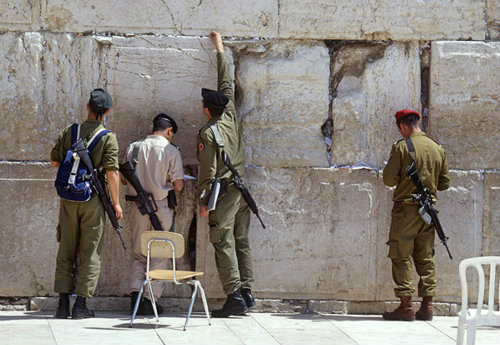 Israel, Jerusalem, Israeli soldiers praying at the Western Wall