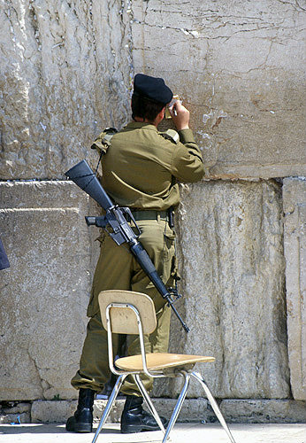 Israel, Jerusalem, an Israeli soldier at the Western Wall