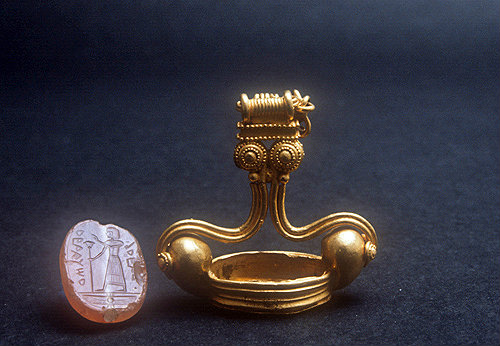 Seal of Hoshea, last of nineteen kings of Israel, with its gold housing, circa 728 BC, in Shlomo Moussaieff