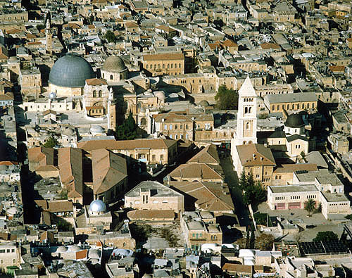 Israel, Jerusalem, aerial view of the Holy Sepulchre and Church of the Redeemer from the south