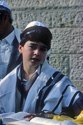 Israel, Jerusalem, Jewish boy at the Western Wall