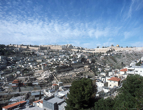 Israel, Jerusalem, view over Silwan village to old city walls and city of David below