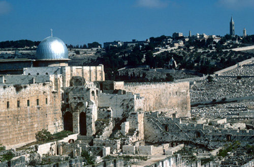 Israel, Jerusalem, the El Aksa Mosque and City Wall excavations in the foreground and the Mount of Olives