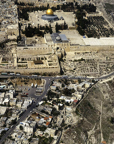 City of David, below, Dome of Rock and El Aksa mosque, aerial view, Jerusalem, Israel
