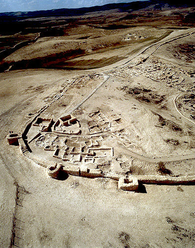 Israel, Tel Arad in the Negev, aerial view of lower bronze age city from the east