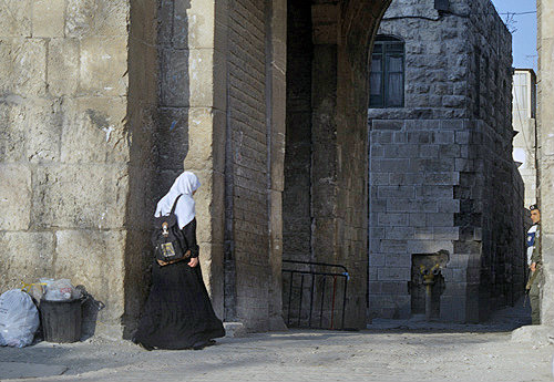 Israel, Jerusalem, Bedouin woman entering the old city through St Stephen