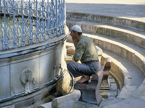Israel, Jerusalem, Muslim washing in the Ablutions Fountain south of the Dome of the Rock