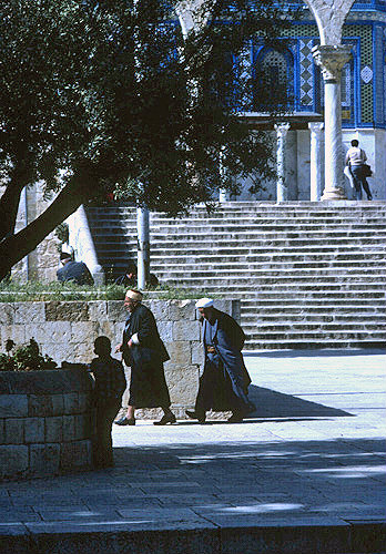 Israel, Jerusalem, two Arabs by the Dome of the Rock