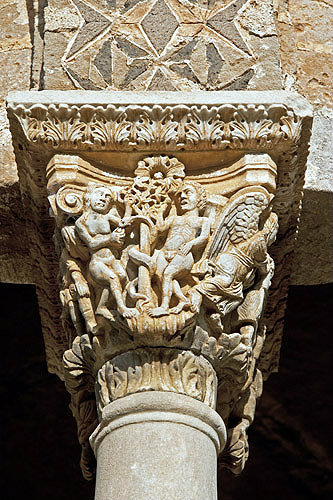 Adam and Eve, carved capital, Monreale Cathedral, dedicated to Assumption of Virgin Mary, begun by Norman King William II in 1174, Monreale, Sicily, Italy