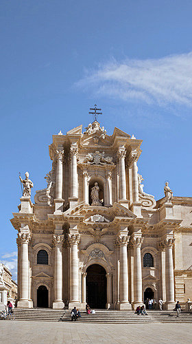 Gothic façade of Cathedral of Siracusa, recycled fifth century Greek temple of Athena, rebuilt by Bishop Zosimo in seventh century, Siracusa, Sicily, Italy