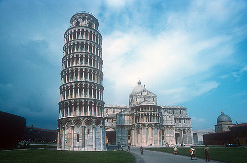 Leaning tower, begun 1173, Campo dei Miracoli, Pisa, Italy
