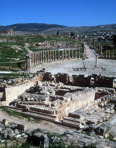 Temple of Zeus, Hellenistic temple, Roman altar, oval Piazza behind, Jerash, Jordan