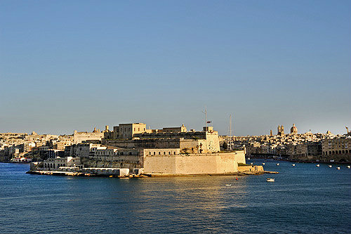 Vittoriosa, Castel St Angelo, founded circa 1200, restored in sixteenth century, seen over the Grand Harbour from Valletta, Malta