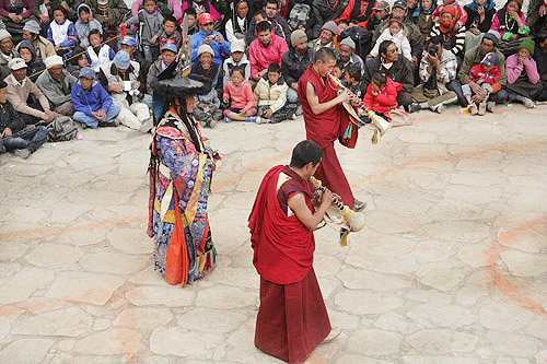 Traditional dancer and musicians, Tiji Festival, Lomanthang, Upper Mustang, Nepal