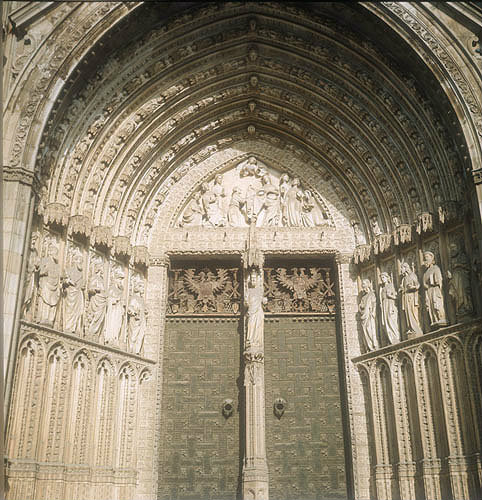 Puerta del Perdon, fifteenth century portal in centre of west façade, Toledo Cathedral, Spain