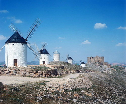 Windmills and ruined castle, Consuegra, Castilla-La Mancha, Spain