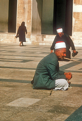 Syria, Damascus, old man praying in the Ommayad Mosque