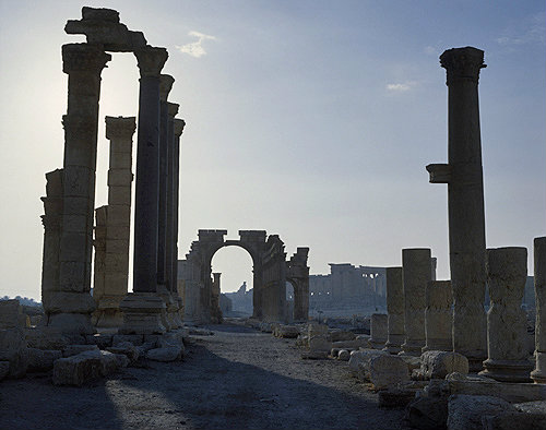 Syria, Palmyra, colonnaded street and triumphal arch looking towards the Temple of Bel