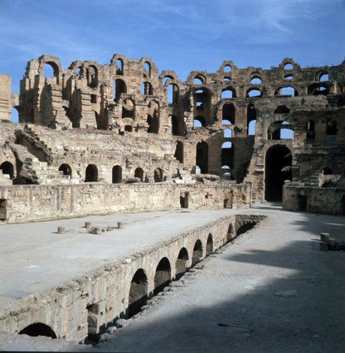Tunisia El Djem, ancient Thysdrus, amphitheatre built by Gordian, 238 AD, to seat 30,000