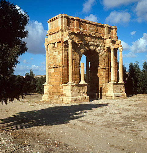 Tunisia, Sbeitla, ancient Sufetula, triumphal arch of Diocletian, late 3rd century AD