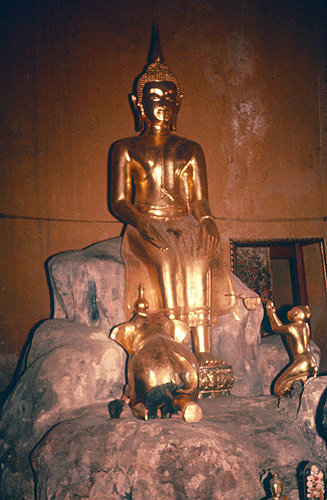 Golden Buddha, Wat Po, Bangkok, Thailand