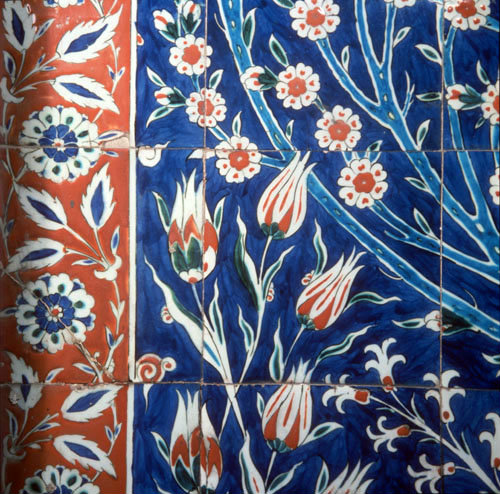 Tulip and daisy design, detail of sixteenth century Iznik tile in the Harem, Topkapi Palace Museum, Istanbul, Turkey