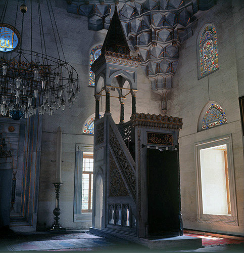 Sisli Mosque, constructed 1945-49, interior showing stalactite squinch behind the mimbah, Istanbul, Turkey