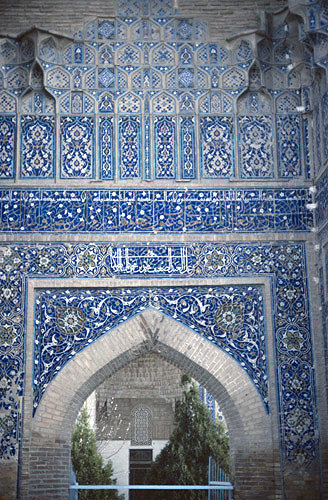 Uzbekistan, Samarkand, Gur Emir mausoleum, tomb of Timur, cental Asian emperor known as Tamburlaine the Great, view through archway