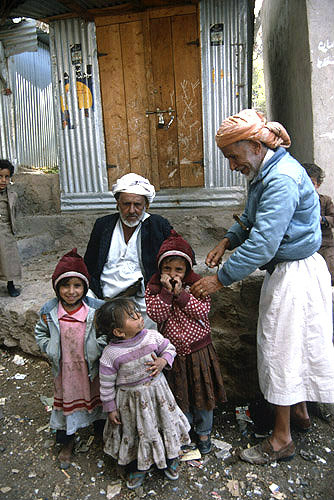 Old men and children, Hadda, near Sana