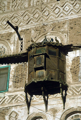 House façade with mashrabiya, (covered protruding oriel window), Sana